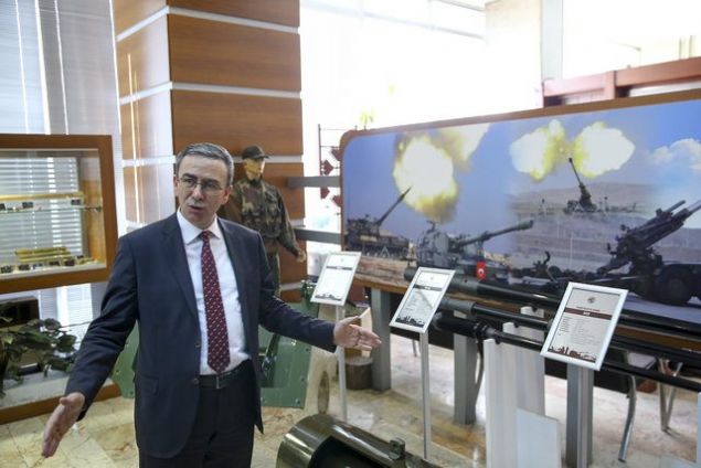 Geri tepmeden dolay� at���n�z ne kadar hedefinden sap�yor bu �nemli E�er geri tepmeyi kontrol edemiyorsan�z, at���n�z hedeften sap�yorsa yap�yorsa o zaman karavana at�yorsunuz. D�nyada ucuz ve kolay bulunabilen, hatta daha ziyade ter�r �rg�tlerinin kulland��� sistemler b�yle. Hedefe y�nelik de�il, daha �ok karga�a olu�turma ama�l�, at�ld���nda sesiyle etki do�uran sistemler. Bizim sistemlerimiz ciddi, her y�n�yle hedef tahribat etkinli�i �ok y�ksek, teknolojik seviyesi �st d�zey olan sistemlerdir. Yavuz silah�m�z da t�m yenilik�i unsurlar� �zerinde bar�nd�ran �st�n �zellikli bir silah.'     