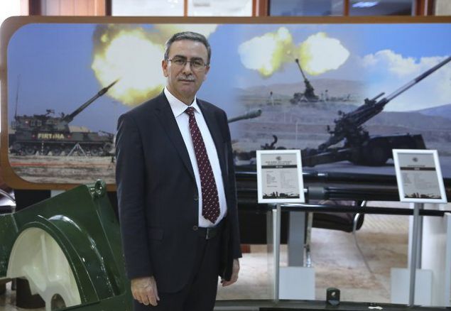 T-155 milimetre 52 kalibre MKE Yavuz ob�s sistemi i�in kullan�lan ara� tamamen z�rhl� olarak geli�tirildi. Sistemin at��a haz�rlanma s�resi en fazla 1 dakika, at��� tamamlay�p mevzi de�i�tirmesi en fazla 2 dakika s�r�yor. Ara�, 5 m�rettebat� ta��yacak kapasitede �ift kabine sahip bulunuyor. Arac�n tam y�kl� azami h�z� saatte 90 kilometreye ��k�yor. Sistemin canl� m�himmatlarla at��l� testleri nisan ay�nda ba�ar�yla ger�ekle�tirildi.     