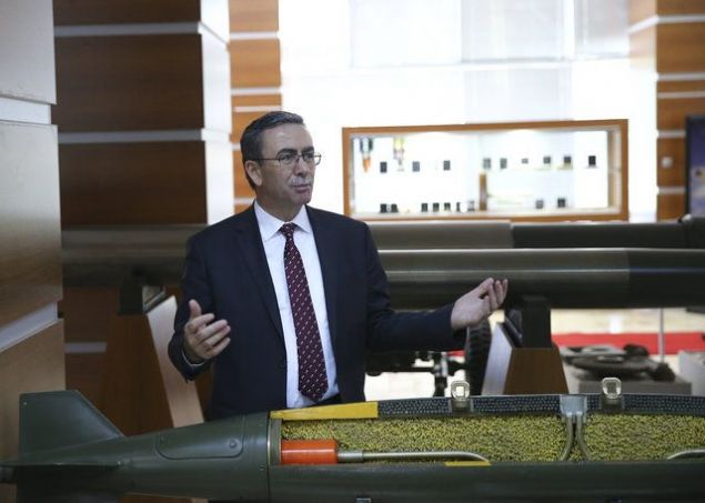 Yavuz ob�s� ile 15 saniyede 3 at�m (darbeli at�m), 1 dakikada 4-6 at�m (normal at�m), 1 dakikada 2 at�m (s�rekli at�m) yap�labiliyor. Sistemde ikincil silah olarak 12,7 milimetre makineli t�fek kullan�l�yor. Sistem n�kleer, biyolojik, kimyasal (NBC) koruma sistemine, 7,62 x 51 milimetre (M80) m�himmat�na ve anti-personel may�nlara kar�� koruma sistemine sahip bulunuyor.     