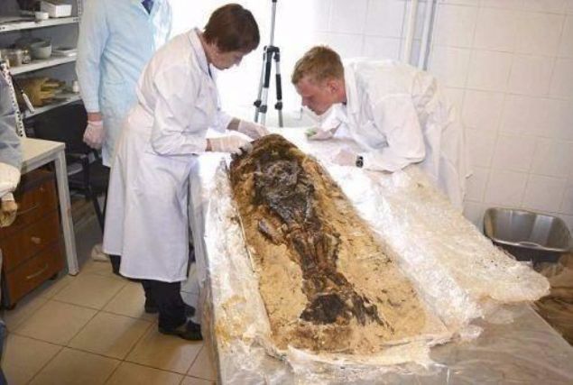 Rus arkeologlar, bu mumyann Pers (ran) uygarl ile balants olan bir baka uygarla ait olduunu dnyor.      