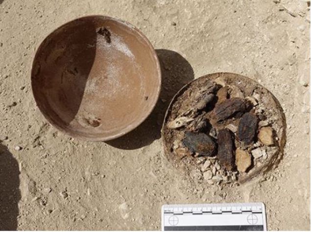 Prof. Dr. Jose Manuel Galan nclndeki ekip, M 2000 yllarndan kalma kalntlarn, Msr'da Yukar ve Aa Nil Krallklarnn ilk kez Teb merkezli birleik bir kralla dnt 12. Hanedan dnemine ait olduunu belirledi. 