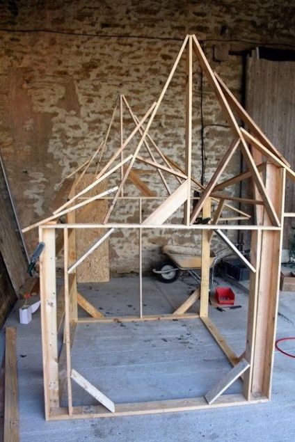 Ancak k���k k�z �ocu�u, day�s�ndan 'prenses saray�' istiyordu. Ye�eninin dile�ini ger�ekle�tirmeye �al��an adam�n �al��mas� b�y�k ilgi toplad�.      