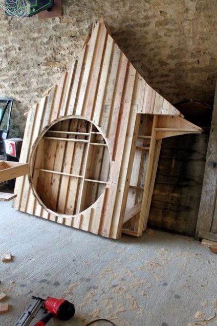 Ye�eninin hayalini ger�e�e d�n��t�rmek isteyen adam kap�y� yuvarlak tercih etti.     