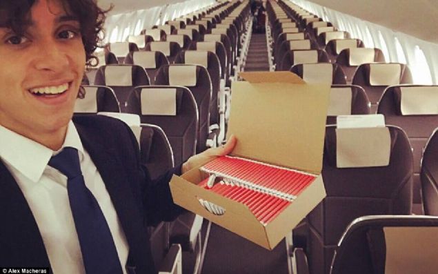 14 yandan bu yana BBC, Sky News ve CNN gibi birok uluslararas medya kuruluuna yorumculuk da yapm:'imde seyahat etme virsyle domuum. Daha ufack ocukken elimle gkyzn gsterdiim videolar var. Oysa ailemde de havaclkla uraan kimse yok. Yani, bu ailede birey deil. 8 yalarndayken ailem havayolu irketlerinin gvenlik videosunu be farkl dilde ezbere sylememle dalga geerdi.'   