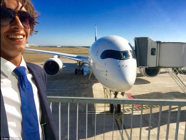 Macheres, okumay skmesinden bu yana havaclkla ilgili tm yaynlar takip etmi ve zellikle ngiliz i adam Richard Branson' kendine rnek alm.   