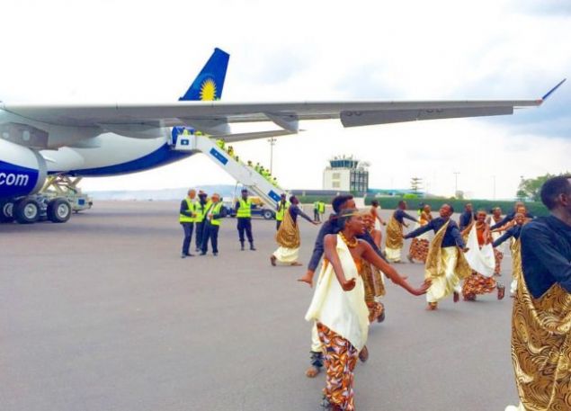 Seyahat etmedii zamanlarda ise ya havaclk sektryle ilgili son gelimeleri takip ediyor ya da sosyal medya zerinden takipilerinin sorularn yantlyor. (BBC)  