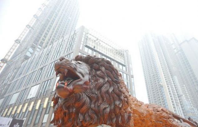 Bunun yan�nda aslan, �in'in �nemli simgelerinden biri... Bu nedenle aslan fig�r�ne �in'in her yerinde rastlamak m�mk�n.     