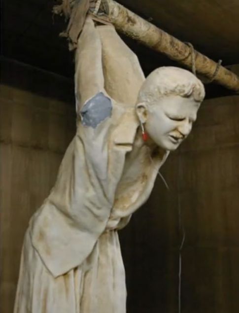 Kii bu vaziyette gnlerce hatta haftalarca bile tutulabiliyordu.    