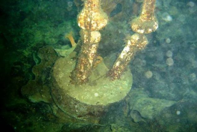 imento ayakkabs  Mahkuma imentoya batrlarak arlatrlm bir ayakkab giydirilir. Bylelikle ceza alan kii derin sulara brakldnda yzeye kamaz.   