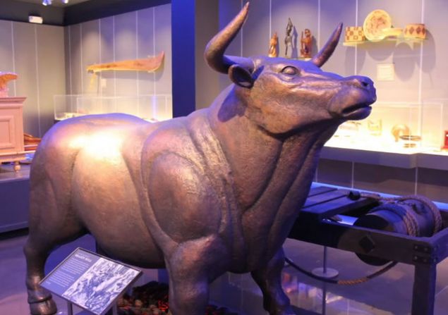 Su ileyen kii de bu alp kapanabilen boann ierisinde hapsediliyor.    