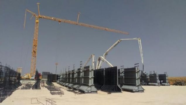 Turan, 511 kilometrelik s�n�r duvar�n�n 97.27 kilometresinin Hatay'da, 67.41 kilometresinin Kilis'te, 38.10 kilometresinin Gaziantep'te, 194.84 kilometresinin �anl�urfa'da, 66.81 kilometresinin Mardin'de ve 47.34 kilometresinin ��rnak'ta yer ald���n�n bilgisini verdi.  