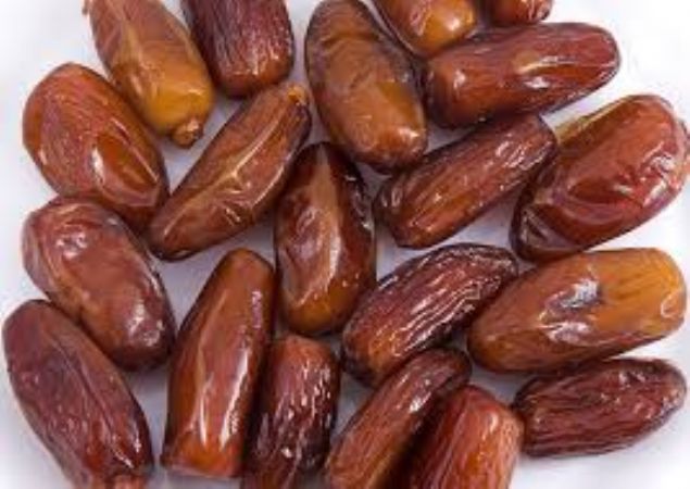 Hurma ayrca ierdii magnezyum ile, bbrekler iin de son derece nemlidir. Bir insan gnde 2-3 tane hurma yiyerek vcudunun magnezyum ihtiyacn karlayabilir. erdii B1 vitamini ile sinir sisteminin salkl olmasn kolaylatrr. 