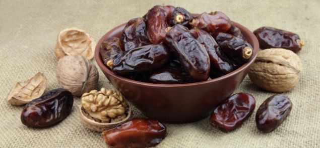 Ama biliyoruz ki uzun sre alk olmasndan dolay her yl ramazan aynda ciddi kilo alan kiilerde vardr. Sahurda protein arlkl beslenip tokluk salamak iftarda da hafif bir beslenme dzeni kurduunuzda kesinlikle kilo kayb ile karlarsnz eklinde konutu.         