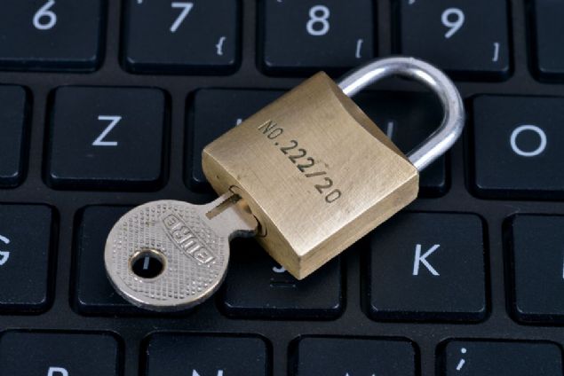 Yazlm bilgisayardaki dosyalar kilitliyor ve eriim iin fidye istiyor.  spanyada, telekom irketi Telefonica, enerji irketi Iberdrola ve kamu hizmeti irketi Gas Naturaln da aralarnda bulunduu byk kurulular etkilendi.  