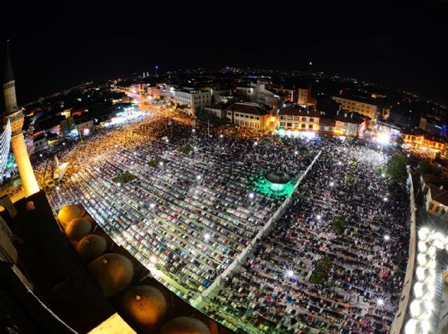 Orucun inslin dzeyiyle de ilikisi olduunu bildiren evik, oru esnasnda kan glikozu ve seviyesi decei iin beta hcrelerinin yeteri kadar glikozla karlamadn, bunun sonucunda inslin salnmnn azaldn syledi. 