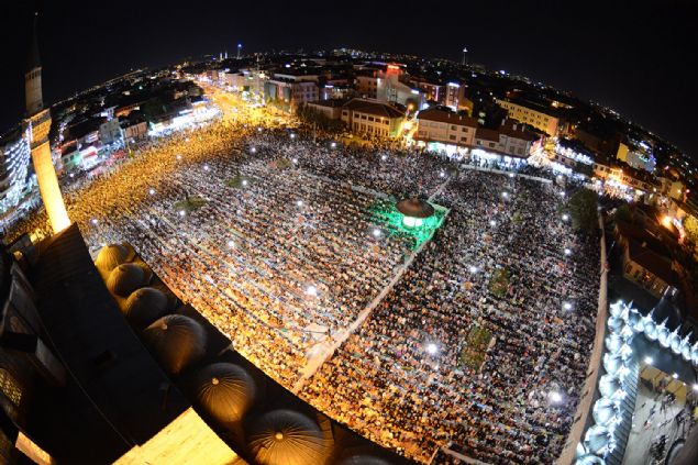 Prof. Dr. evik, Ramazan'da kalp kaslarnn tercih ettii enerji kaynan bolca bulduunu, adeta bayram ettiini belirterek, 'Kalp kaslarnda yalanma olan birisinin yalar Ramazan boyunca eriyebilir' dedi. 