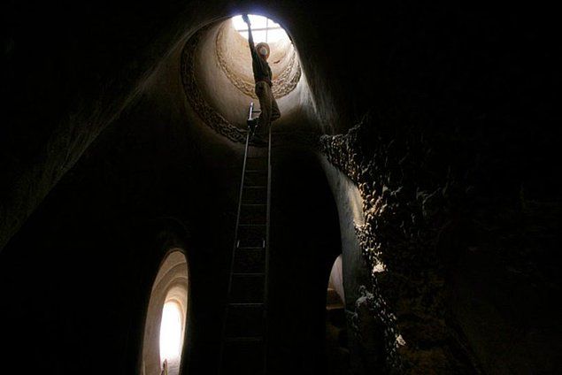 Fakat film yap�mc�s� Jeffrey Karoff bu ma�aran�n varl���ndan haberdar olunca Paulette ile g�r��t� ve bu inan�lmaz ma�ara hakk�nda bir belgesel haz�rlad�   