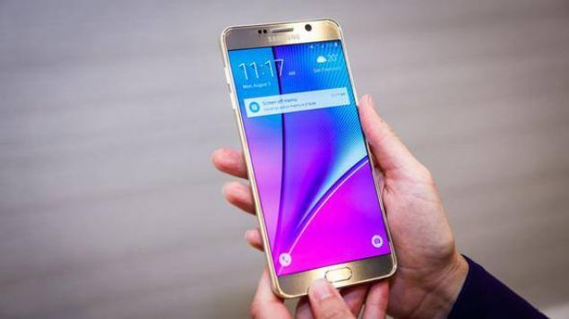 Samsung Galaxy Note 5    Arl: 171 gram    Ekran bykl: 5.7 in (1440x2560 piksel znrlk)  
