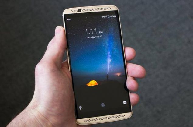ZTE Axon 7    Arl: 171 gram    Ekran bykl: 5.5 in (1440x2560 piksel znrlk)  