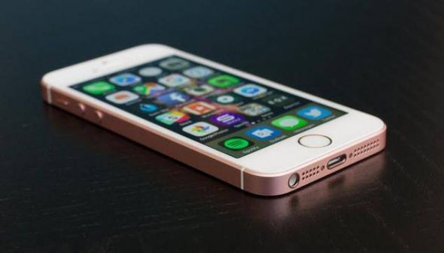 Dahili hafza: 16/64 GB    Harici depolama olana: Yok    Arka kamera: 12 MP, n yzde 1.2 MP kamera  