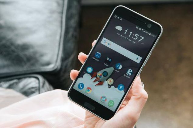 HTC 10    Arl: 161 gram    Ekran bykl: 5.2 in (1440 x 2560 piksel znrlk)  