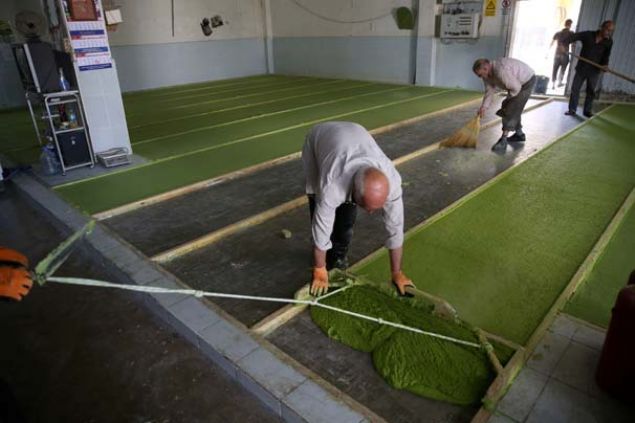 Geleneksel yntemle retilen sabunlarn geen yl 119 bin 826 tonunun ihra edildiini aktaran kmaz, bu sattan 118 milyon 188 bin dolar gelir elde edildiini vurgulad.    