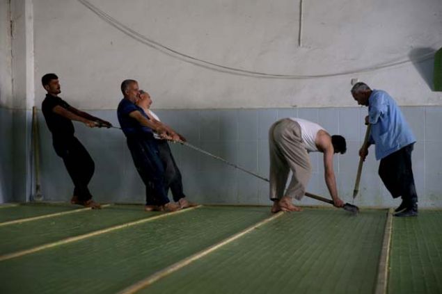 Ertesi gn tatl su yardmyla sabunun PH deerini ayarladklarn kaydeden Yavuz, nc gn akkan hale gelen maddeyi yere serdiklerini belirtti.      