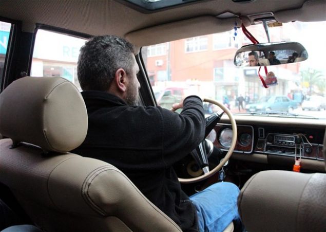 'B�yle bir arabaya binmeyen bu duyguyu anlayamaz. �ok farkl� klasik ara� kullanmak. Baba yadigar�yd�. Otomobili ya�atmak istedik. Toparlamak istedik. Ticaret olarak hi� d���nmedik.     