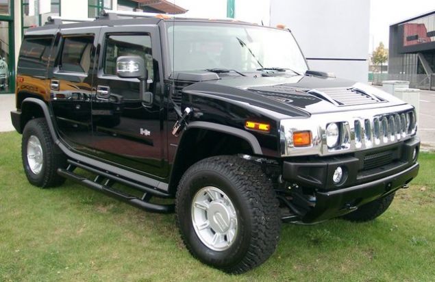 Hummer: 2008'de kapanan cip t�r� markas� Hummer'in ad� 'Y�ksek Hareket Kabiliyetli �ok Ama�l� Vas�ta' anlam�na gelen Humvee'den t�retilmi�tir.     