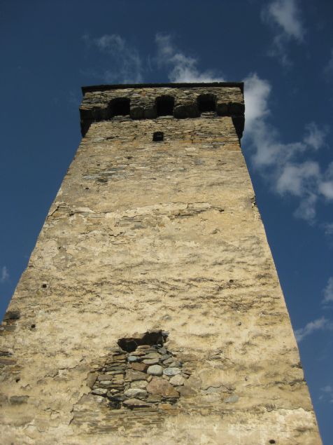 Araplar, Moollar, Persler, Osmanllar... Tarih boyunca gl pek ok imparatorluk, ordularn Avrupayla Asya arasndaki snr oluturan Grcistana gnderdi.   