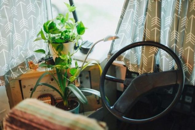 �imdi hayatlar�n� mutlu mesut ya�ayan �ift evleriyle birlikte kafalar�n�n esti�i her yeri gezebiliyor. Yapacaklar� tek �ey ise gaza basmak!      