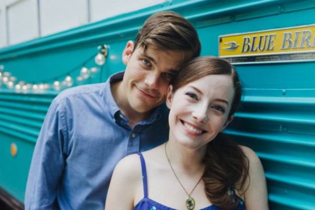 Ya�ad�klar� evin sahibi taraf�ndan b�t�elerine anlay�� g�sterilmeden kiralar� y�kseliyor ve onlar da farkl� bir yola ba�vuruyorlar.      