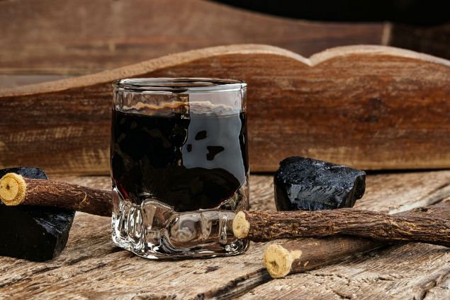 Hafif ekerli bir tat veren bu bitki susuzluk haricinde astm, solunum yollar enfeksiyonlar, ses kskl, boaz ars, az ii iltihaplar, kramp zc, on iki parmak lseri, mide rahatszl, sedef ve sinirsel hastalklara da fayda salayan bir bitkidir    erbetin hazrlannda ise 1 litre scak suya bir tutam meyan kk ve bir adet ubuk tarn ilave ederek 45 dakika demlenmesi beklenecektir. Ayrca yaplan bu erbet souk ve scak ekilde de tketilebilir dedi.  