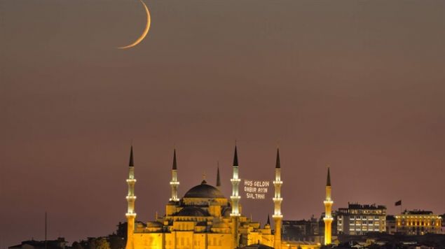                                                                 Vcudumuzun su elektrolit dengesini salayabilmek iin, ftardan sahura kadar 8-10 bardak su imeliyiz. ftardan bir saat sonra hafif tempoda yry besinlerin sindirimi iin iyi olacaktr eklinde konutu.                                                        