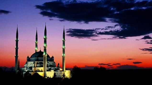                                                                 ftara peynir, domates, zeytin gibi kahvaltlklar veya orba gibi hafif yemeklerle balanlmas, 10-15 dakika sonra az yal et yemei, sebze yemei veya salatayla devam edilmesi uygundur.                                                        