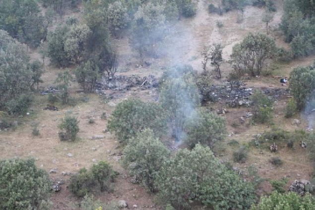 Ayd�n, ��i�leri Bakan� S�leyman Soylu'yu 28 May�s g�n� incelemelerde bulunmak �zere ziyaret etti�i Kato Da�� b�lgesinde kar��lam��, Soylu'ya operasyonlarla ilgili bilgi vermi�ti. Bakan Soylu, daha sonra telefonla Cumhurba�kan� Recep Tayyip Erdo�an'a y�r�t�len operasyon faaliyetleri hakk�nda bilgi vermi�, Erdo�an ayr�ca T�mgeneral Ayd�n ile de telefonda g�r��m��t�. 