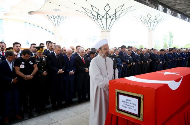 ehidin cenaze namaz, Diyanet leri Bakan Mehmet Grmez tarafndan kldrld.     