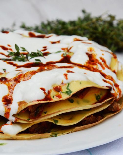                                                                 Kirde Kebab : Ktr yufka zerinde yourt ve sebzeli dana kavurma                                                            