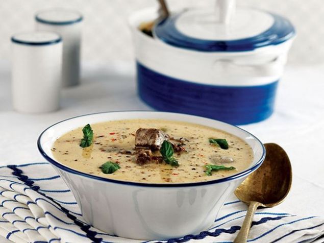                                                                 Terbiyeli Cier orbas : Et suyunda piirilen kuzu cieri tereya ile piirilip, yumuta ve un ile talandrlyor. Bu orbaya nane ve maydonoz ok yakr.                                                          