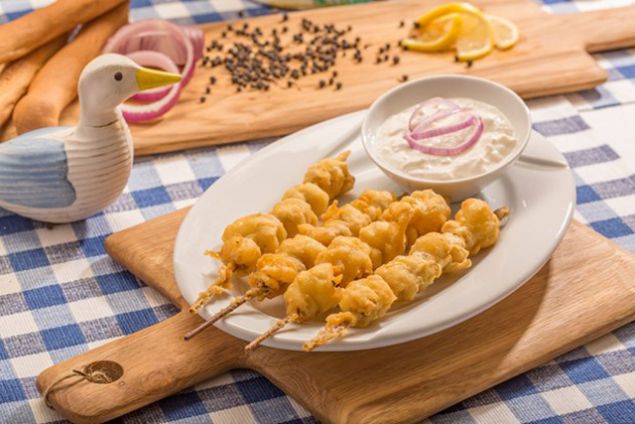                                                                 Midye tava : Bugnden farkl olarak yapmnda sirke ve yumurta da kullanlyordu.                                                          