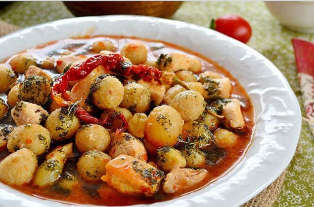                                                                 Yalanc lik Yahnisi: Kuzu cieri ve kuzu etinin biraraya getirilerek hazrlanan yahni tam bir lezzet bombas                                                          