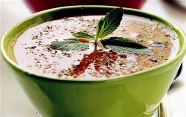                                                                 Kestaneli Terine orbas: Kestaneli, yourtlu ve baharatl kuru meyve orbas                                                          