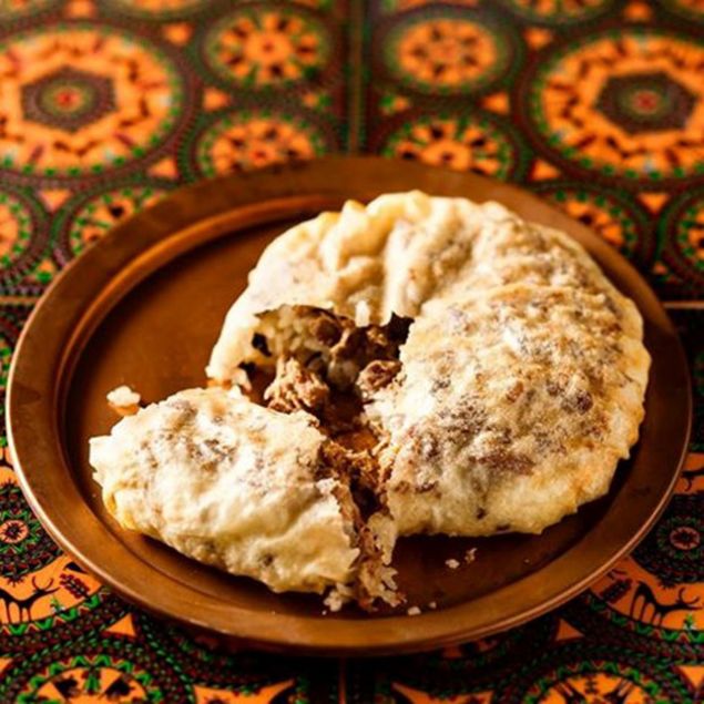                                                                 evgani mcveri : Kuzu eti yumurta, un ve maydonozla kartrlr tereyanda kzartlarak servis edilir                                                          