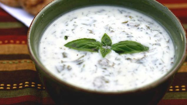                                                                 Yourtlu orba:Yourt ve tavuk suyu ile hazrlanan orba, ilave edilen un ile kvam artrlyrodu.                                                            