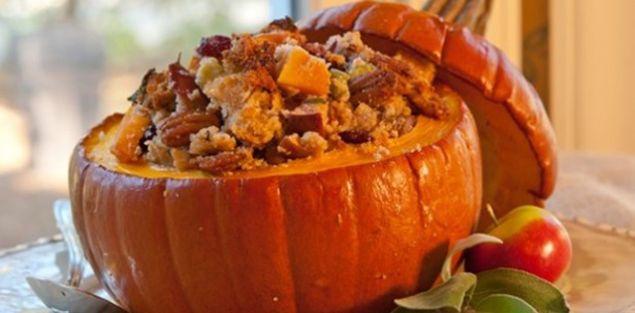                                                                 Balkaba Dolmas : amfst, soan, pirin ve kymayla doldurulmu balkaba                                                            