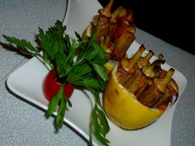                                                                 Bamya dolmas : Zahmetli ama nefis                                                          