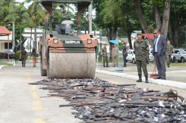 Favelada oturan fakir halk barnabilmek iin ou zaman bu etelere hara demek zorunda.      