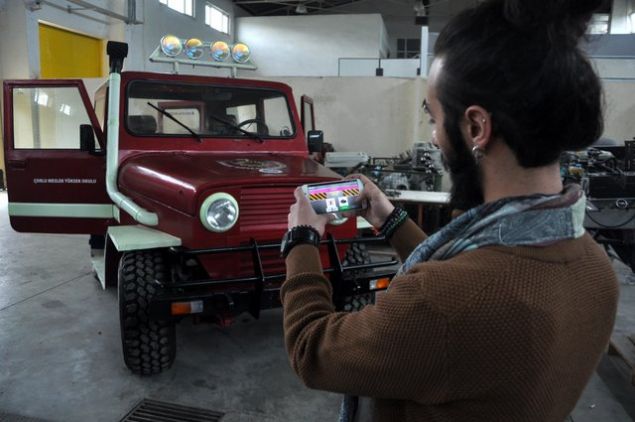 'Aracmz ilemizde bulunan 43. Bakm Merkezi Komutanlndan sadece asisi ile aldk. Biz bu asinin zerine yeni bir temel attk diyebiliriz. Saclarla eitli aamalardan geen aracmza bir ekil verdik. Daha sonra otomotiv blmmz motor ve anzman birletirdi. Sspansiyon, fren sistemleri gibi arcn btn paralarn bir araya getirerek arazi aracmz tamamladk.    