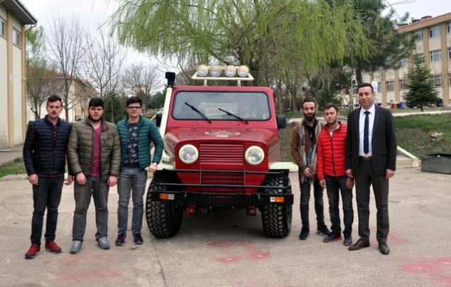 Ar k artlarnda arazi aracn deneme frsat bulduklarn ve baarl olduklarn aktaran Nalbant, 'Arazi aracmz yaklak 20 bin lira bir bte ile yaptk. lerimizi bitirdiimizde 'biz de yapabiliyoruz' dedik. alp mcadele ettikten sonra birok konuyu baarabildiimizi grdk. Aileler beni arayp 'Normalde ocuumuz okula gitmezdi, imdi okuldan gelmez oldu' eklinde konuuyor. Teori nemlidir ama teoriyi de uygulamaya geirmemiz nemli. Biz bunu yaptk.' diye konutu.   