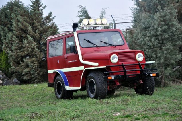 rencilerimiz, aracmzn zerinde konfor sistemleri olarak ina ettiimiz koltuu, cam, merkezi kilit sistemini Android yazlmla kontrol edebilir ekline getirdi. Aracn teknik zellikleri de gece gr kamerasna sahip, stmal yan aynalara sahip. Koltuklarmzn ileri geri hareketini dme ve Android yazlmlarla kontrol edebiliyoruz. Yine Android yazlmlarla camlarmz aa-yukar hareket edebiliyor. Aracmz sesli olarak telefona balayp 'altr' dediimizde altrabiliyoruz. Bunun dnda 'kapat' komutu ile de ara otomatikman kapanyor.'   